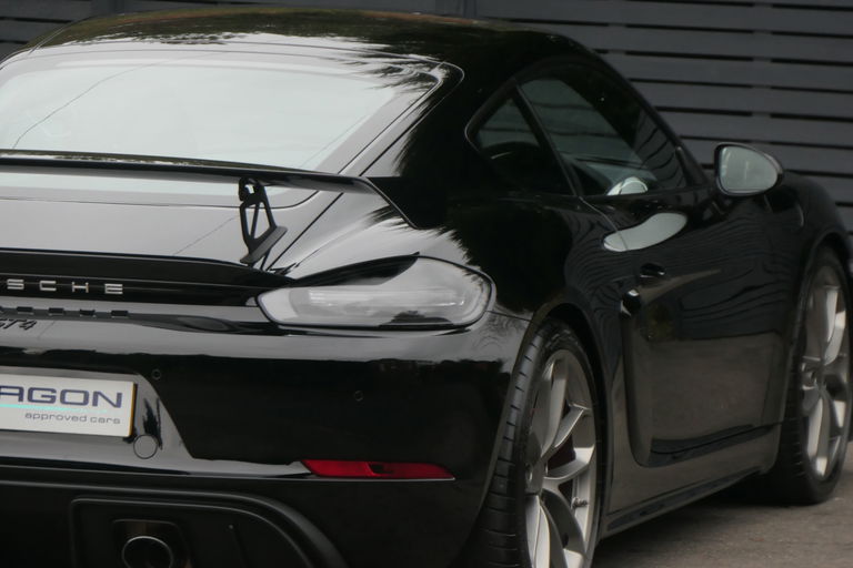 Porsche 718 Cayman GT4