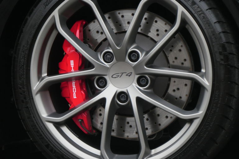 Porsche 718 Cayman GT4