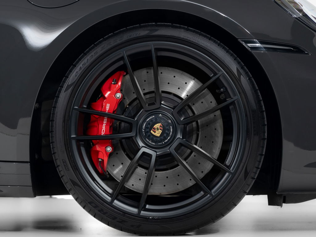 Porsche 992 Carrera 4 GTS