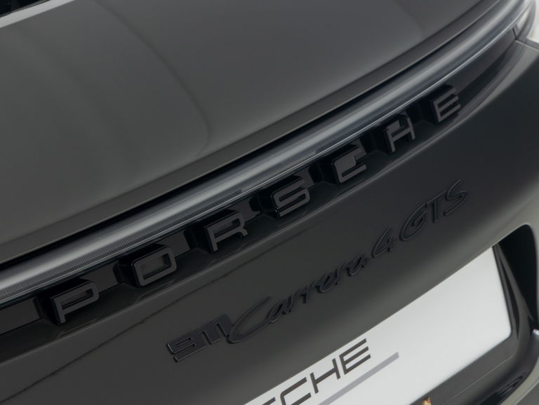 Porsche 992 Carrera 4 GTS