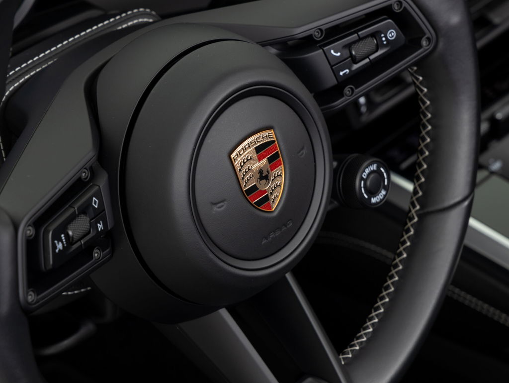 Porsche 992 Carrera 4 GTS