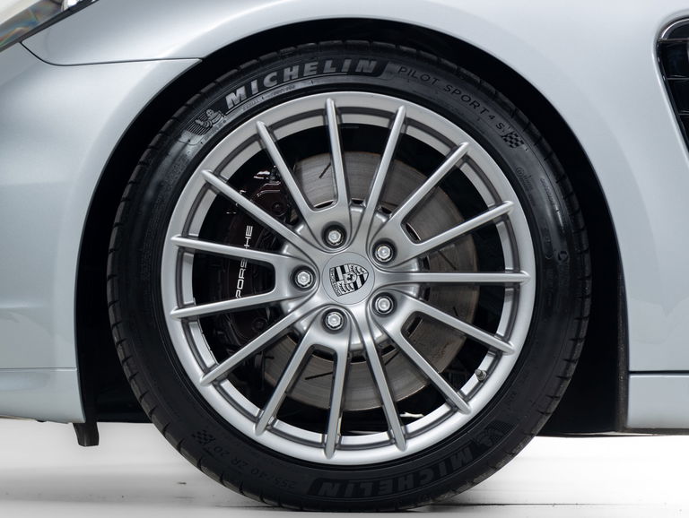 Porsche Panamera GTS