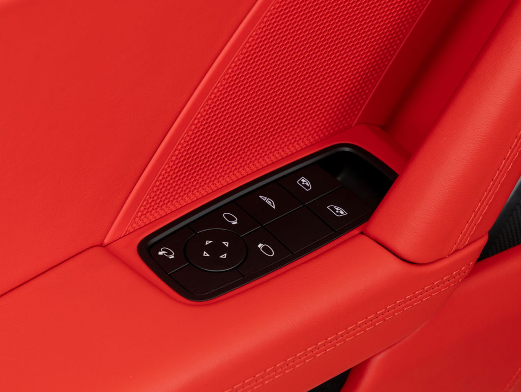 Porsche 992 Carrera 4 GTS