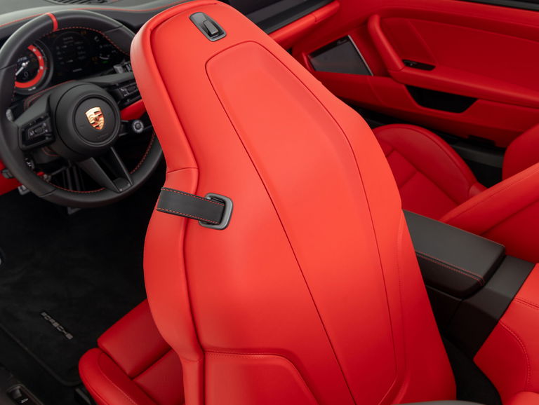 Porsche 992 Carrera 4 GTS