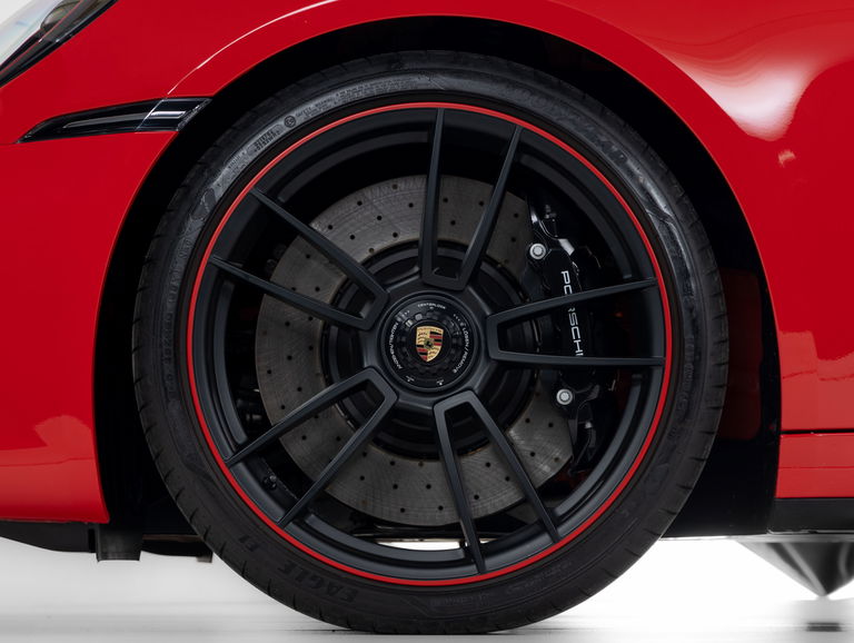 Porsche 992 Carrera 4 GTS