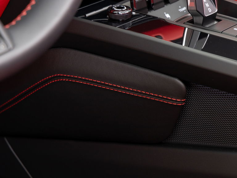 Porsche 992 Carrera 4 GTS