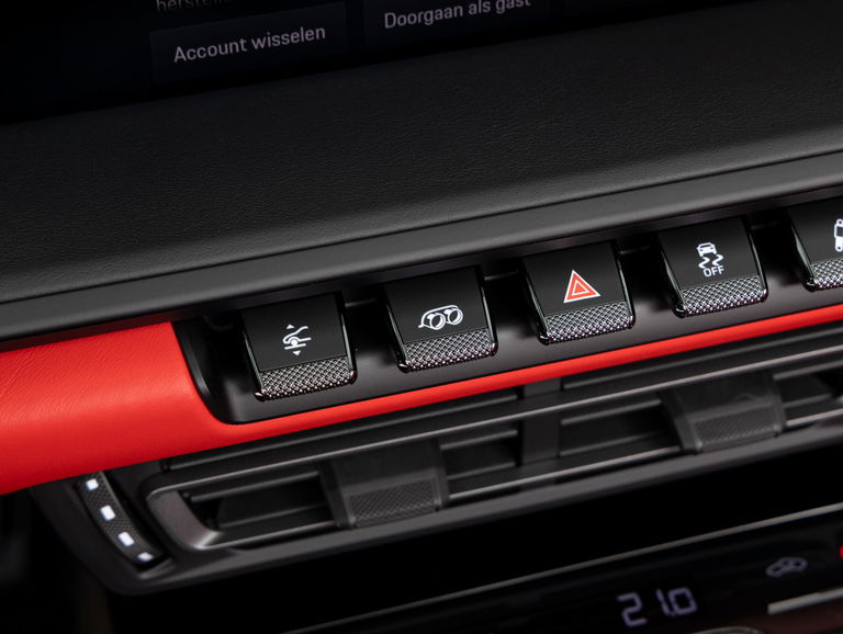 Porsche 992 Carrera 4 GTS