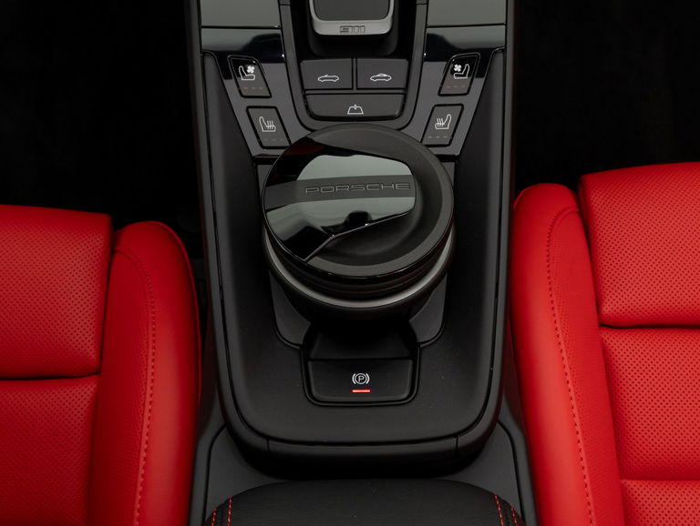 Porsche 992 Carrera 4 GTS