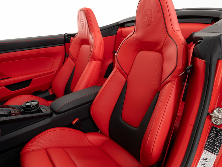 Porsche 992 Carrera 4 GTS