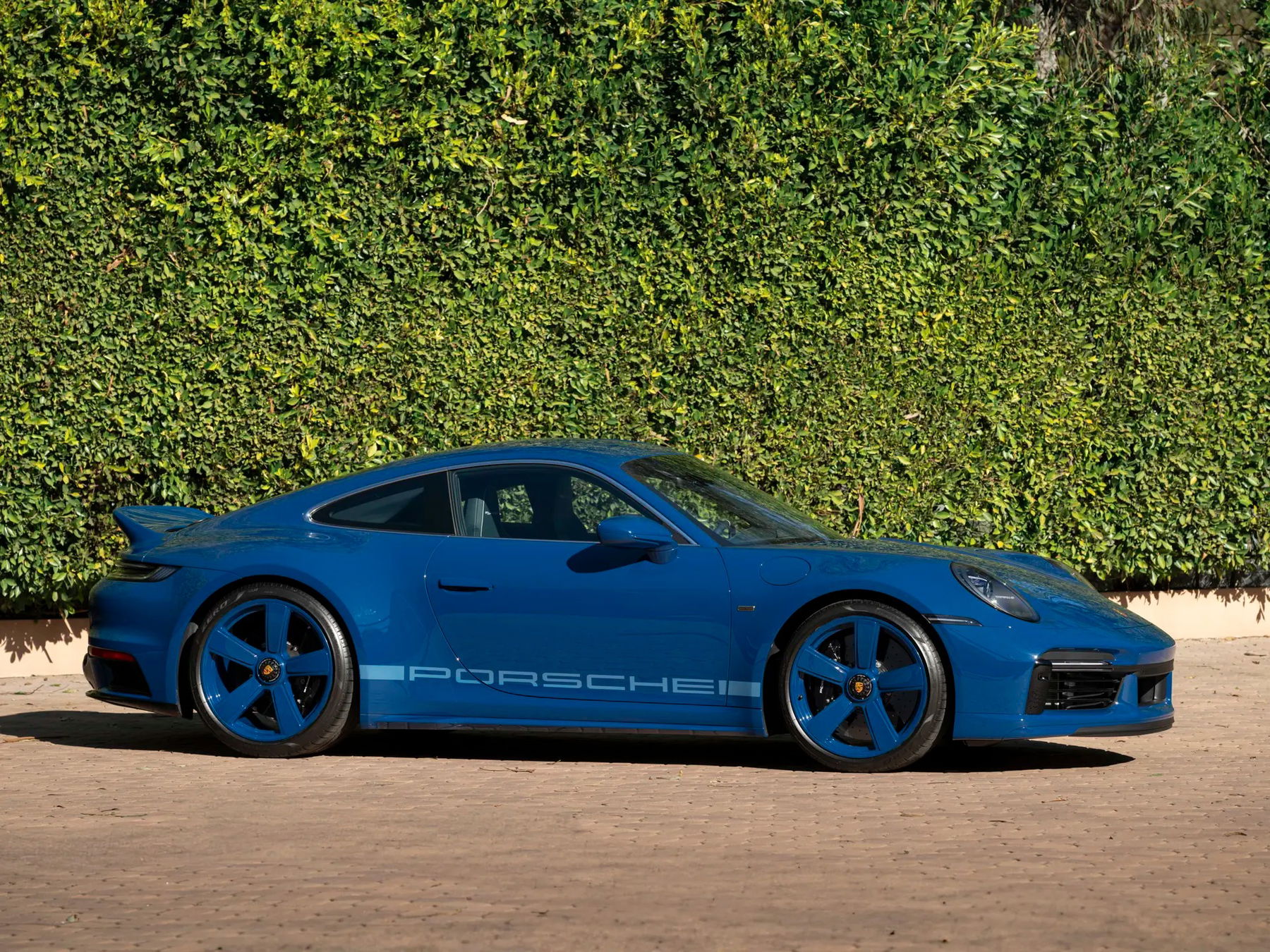 モータースポーツ テディベア ポルシェ社ドライビングウェア レーシングパス付 Porsche 992 Sport Classic 2023 - elferspot.com - Marketplace