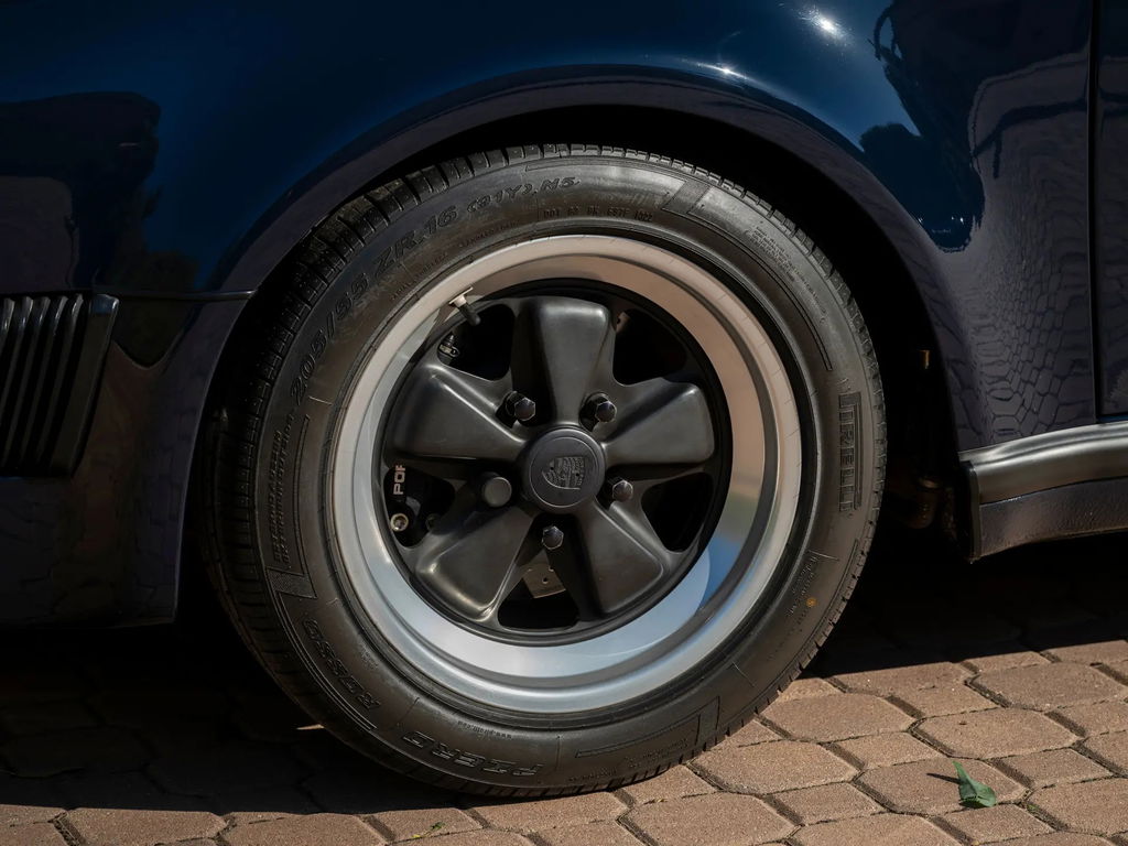 Porsche 911 Carrera 3.2 Speedster (US)