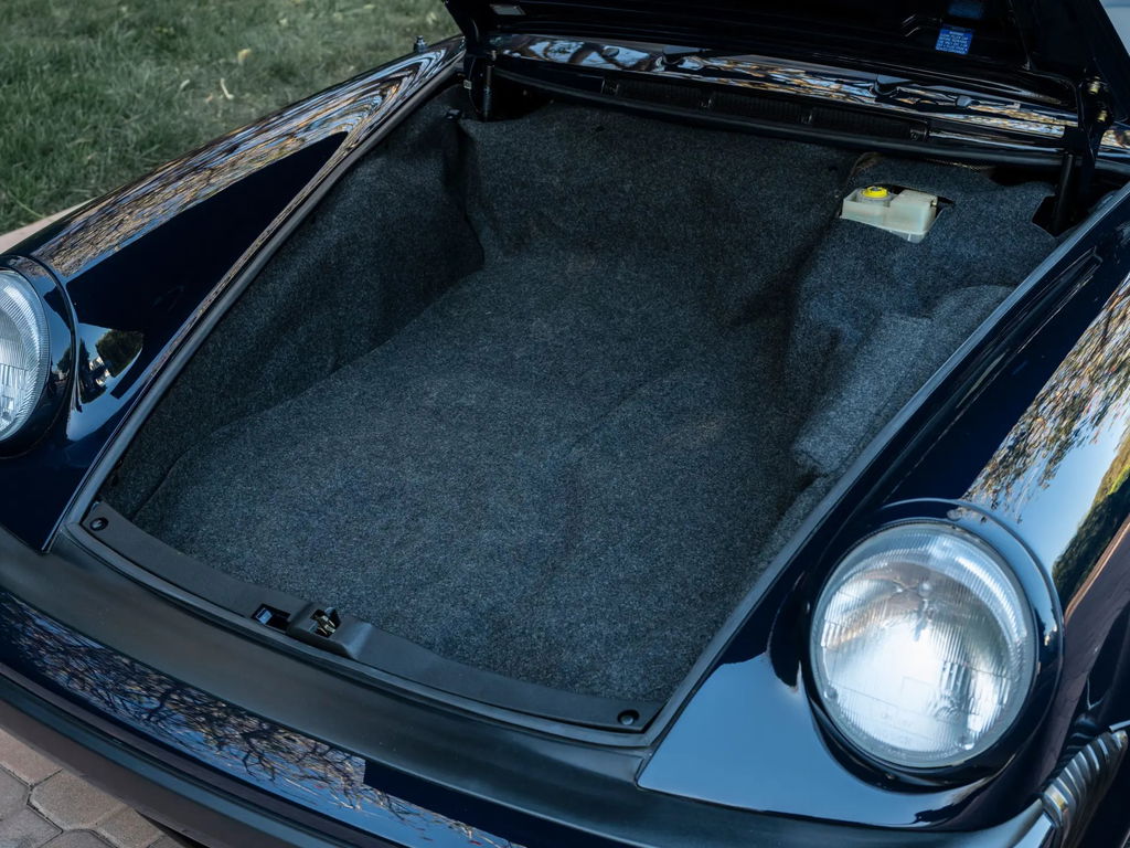 Porsche 911 Carrera 3.2 Speedster (US)