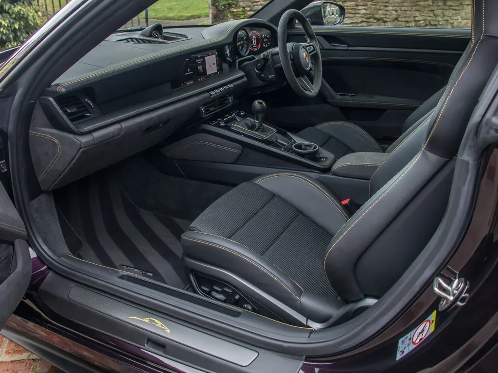 Porsche 992 GT3 Touring