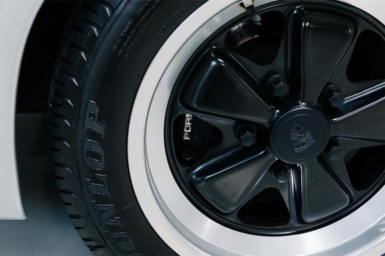 Porsche 911 Carrera 3.2 Speedster