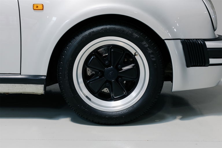 Porsche 911 Carrera 3.2 Speedster