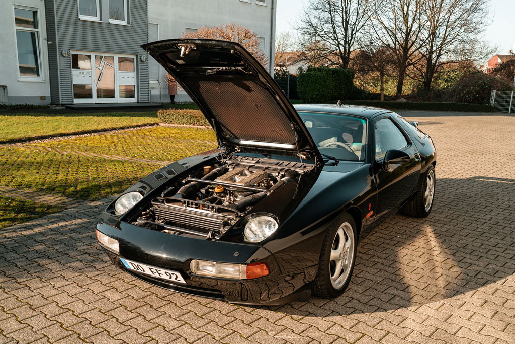 Porsche 928 GTS