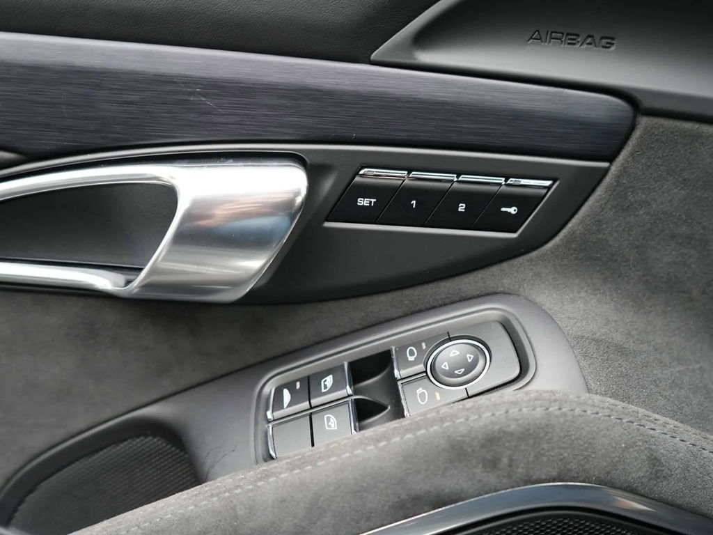 Porsche 991 Carrera 4 GTS