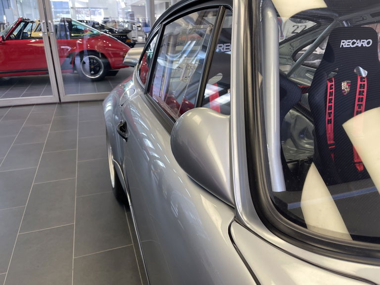 Porsche 964 Carrera 4 Lightweight