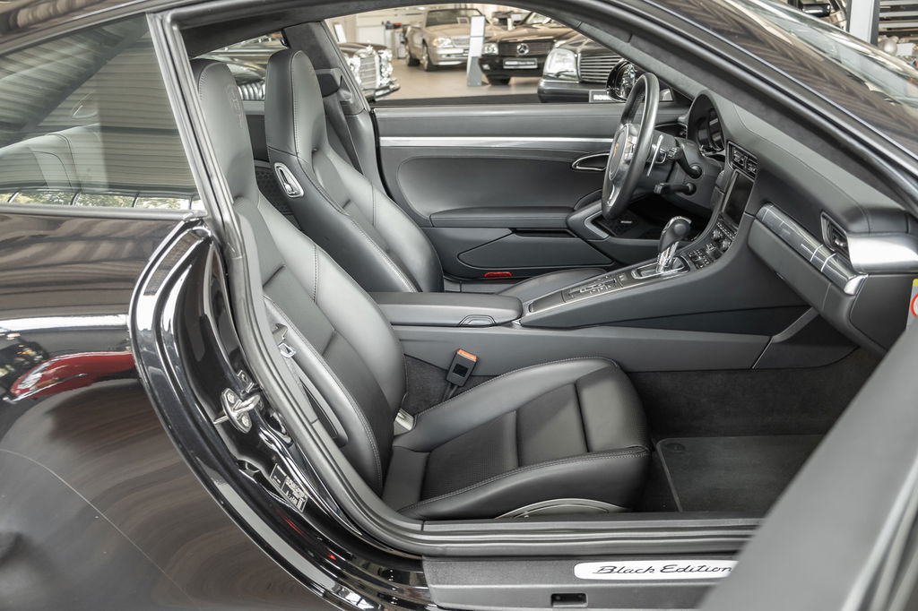 Porsche 991 Carrera 4 Black Edition