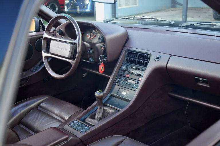 Porsche 928 S