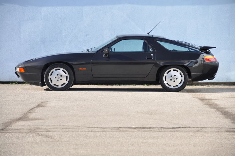 Porsche 928 S4