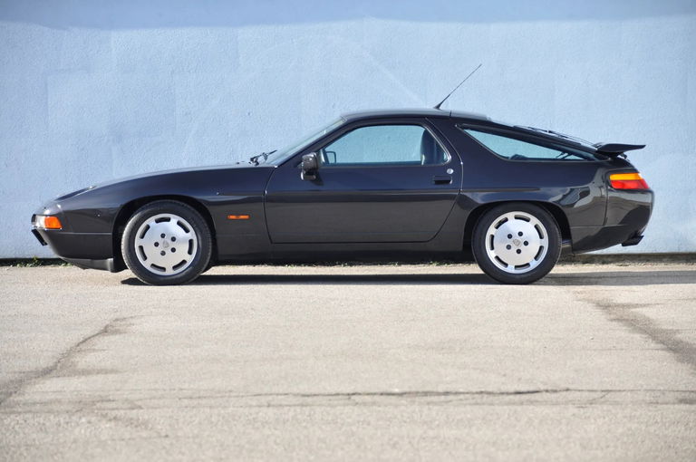 Porsche 928 S4
