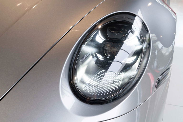 Porsche 992 Carrera 4 GTS