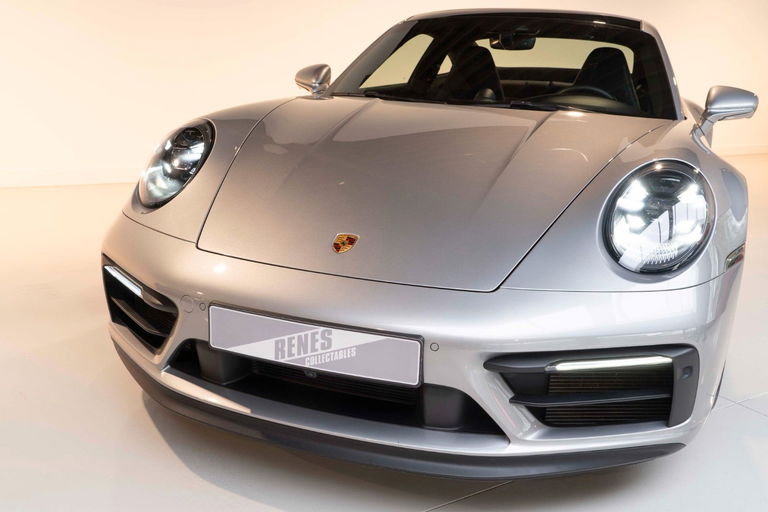 Porsche 992 Carrera 4 GTS