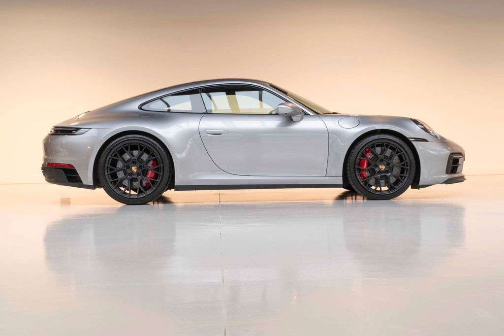 Porsche 992 Carrera 4 GTS