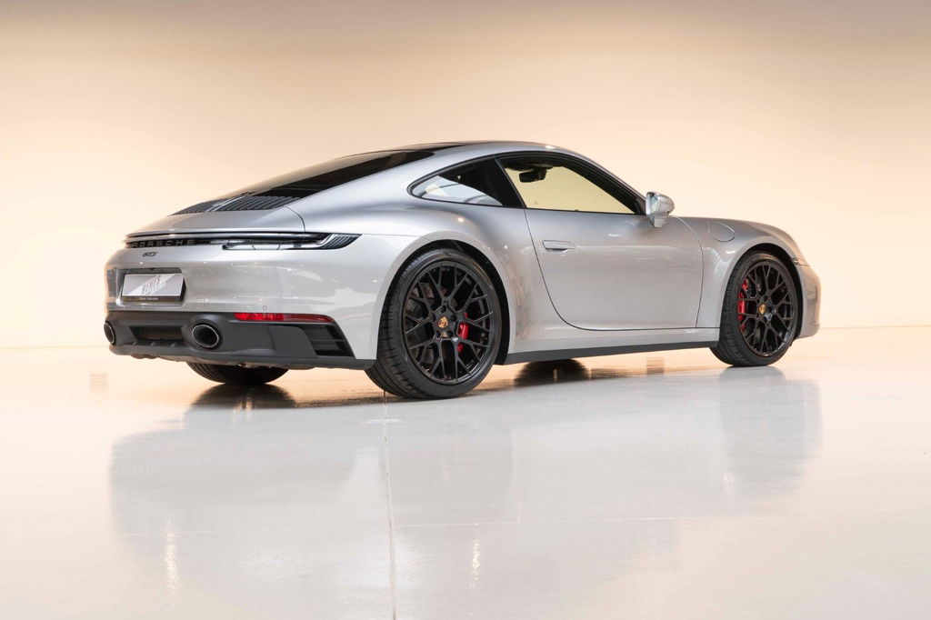 Porsche 992 Carrera 4 GTS