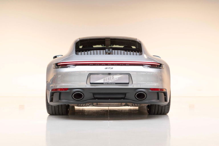 Porsche 992 Carrera 4 GTS