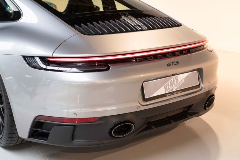 Porsche 992 Carrera 4 GTS