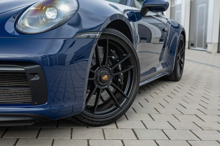 Porsche 992 Carrera GTS