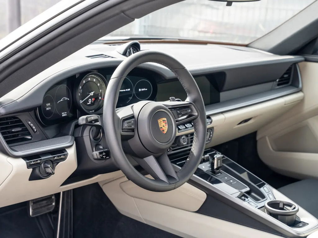 Porsche 992 Carrera 4S