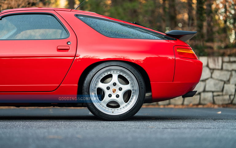 Porsche 928 GTS