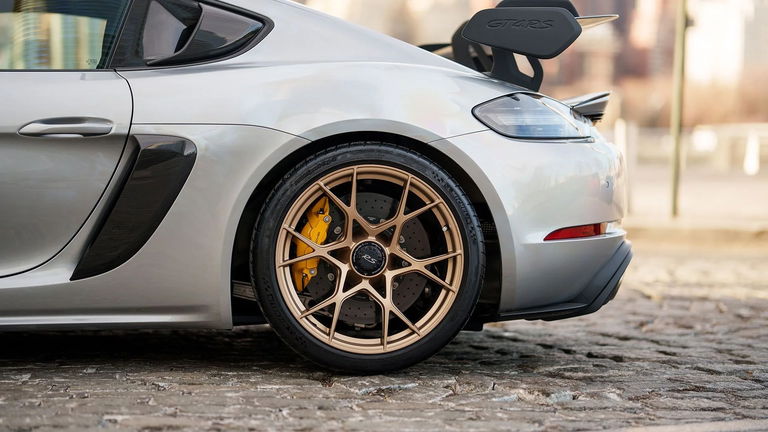 Porsche 718 Cayman GT4 RS