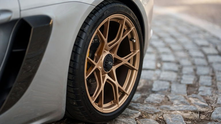 Porsche 718 Cayman GT4 RS