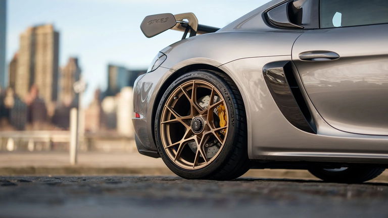 Porsche 718 Cayman GT4 RS