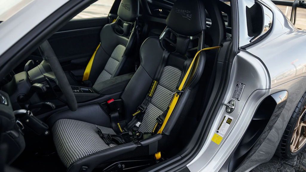 Porsche 718 Cayman GT4 RS