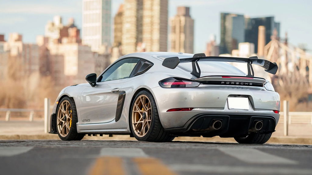 Porsche 718 Cayman GT4 RS