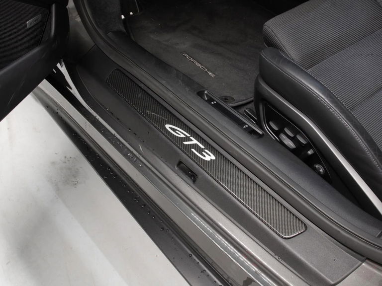 Porsche 992 GT3 Touring