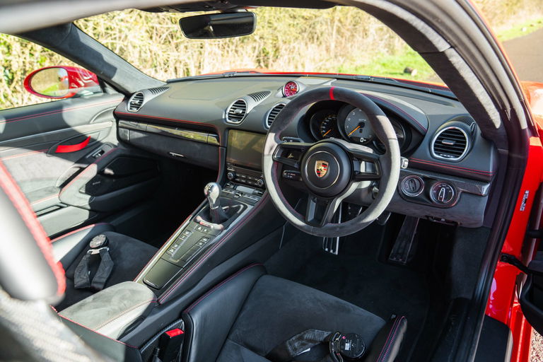 Porsche 718 Cayman GT4