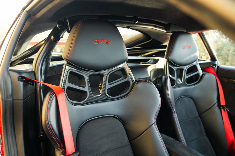 Porsche 718 Cayman GT4