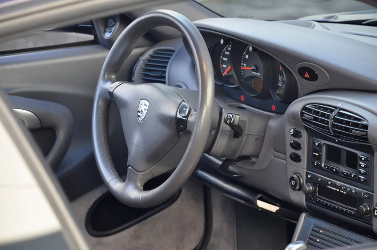 Porsche 996 Carrera 4