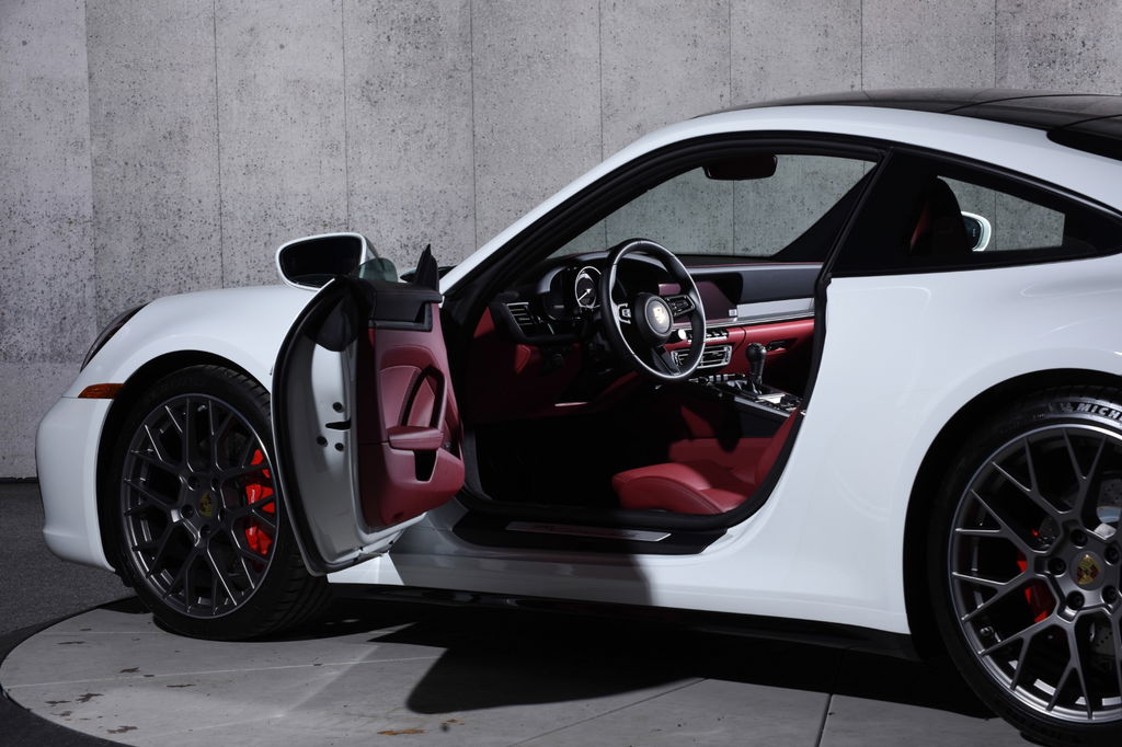 Porsche 992 Carrera 4S