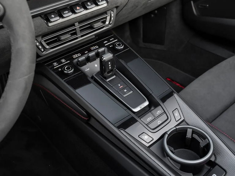 Porsche 992 Carrera 4 GTS