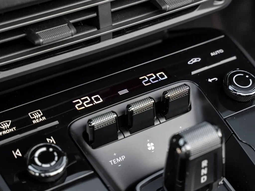 Porsche 992 Carrera 4 GTS