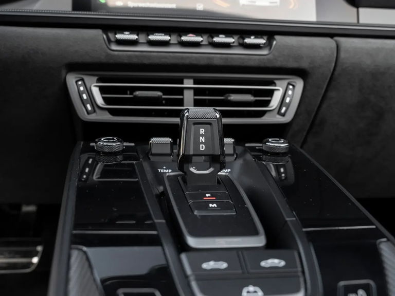 Porsche 992 Carrera 4 GTS