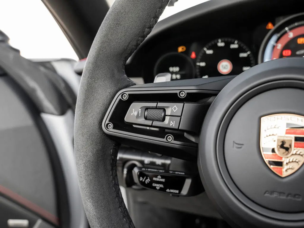 Porsche 992 Carrera 4 GTS