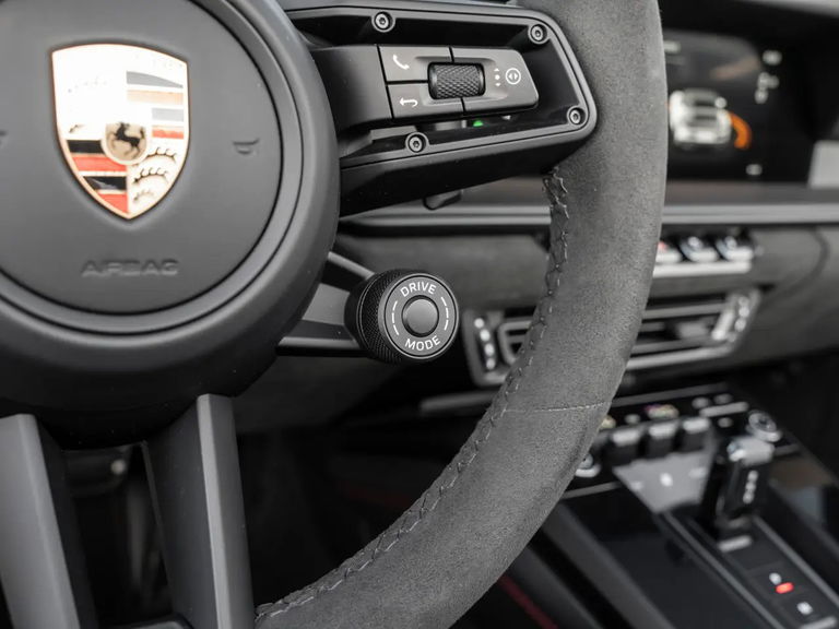 Porsche 992 Carrera 4 GTS